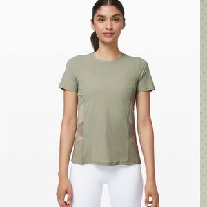 Lululemon Athletica Shirt with mesh  Size Large  No Size 🏷️